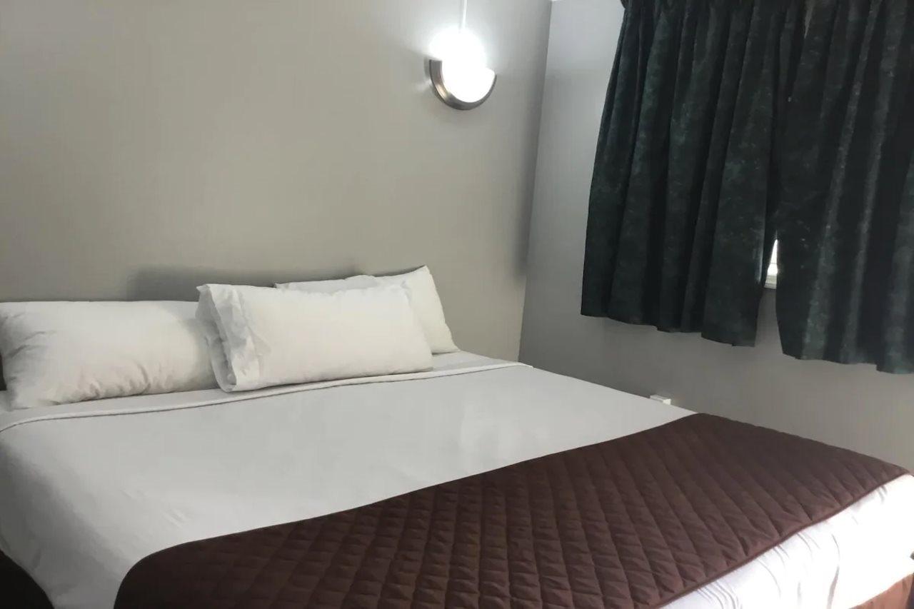 Americas Best Value Inn Avenel Woodbridge Bagian luar foto