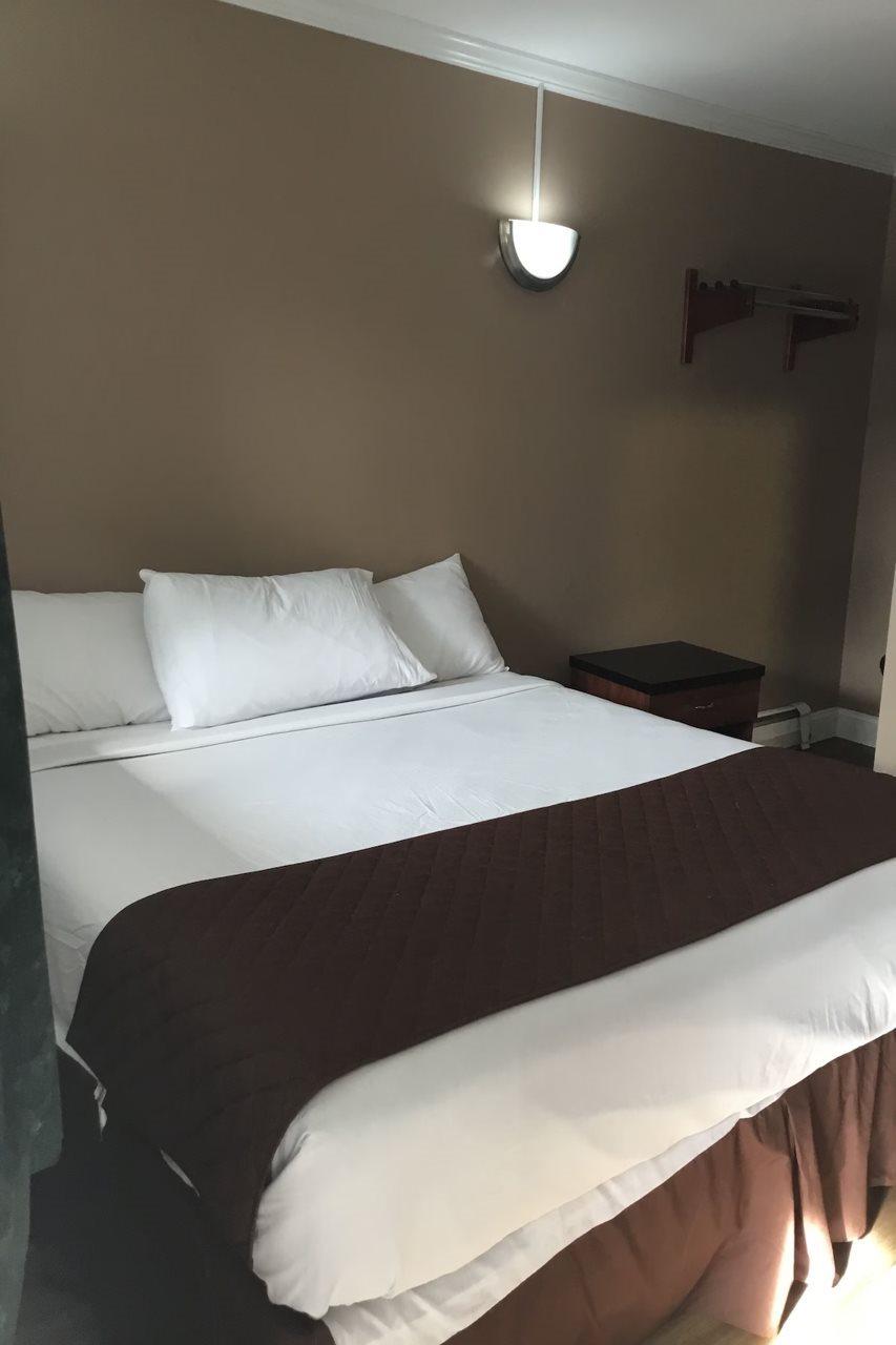 Americas Best Value Inn Avenel Woodbridge Bagian luar foto