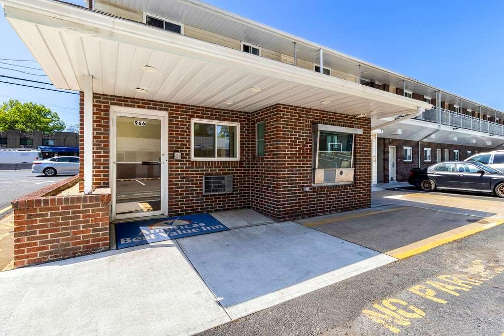 Americas Best Value Inn Avenel Woodbridge Bagian luar foto