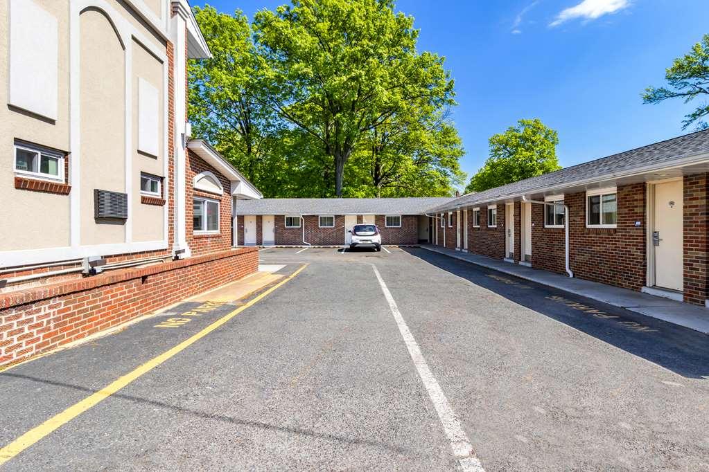 Americas Best Value Inn Avenel Woodbridge Bagian luar foto