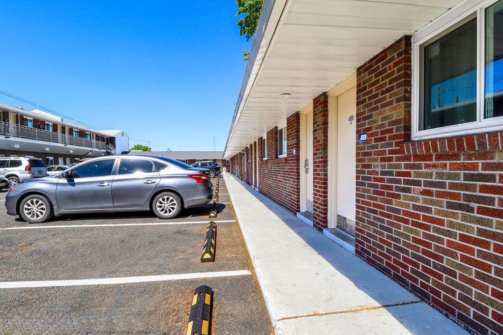 Americas Best Value Inn Avenel Woodbridge Bagian luar foto