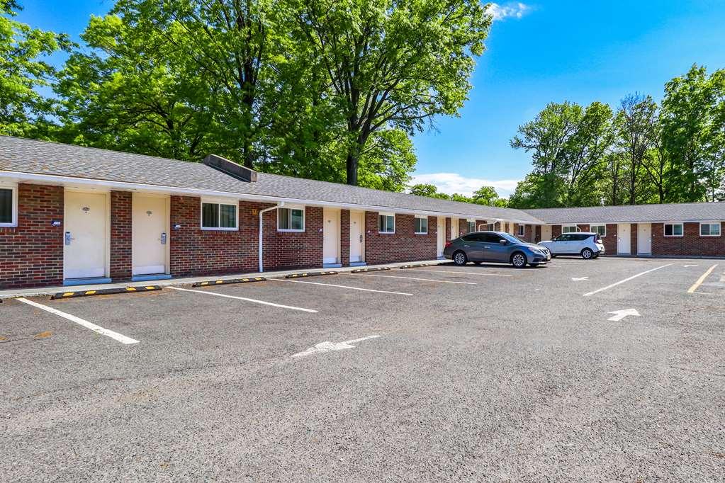 Americas Best Value Inn Avenel Woodbridge Bagian luar foto